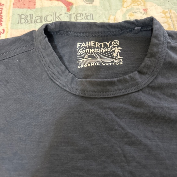 Faherty Sunwashed organic cotton navy blue short sleeve tee. - Picture 3 of 6